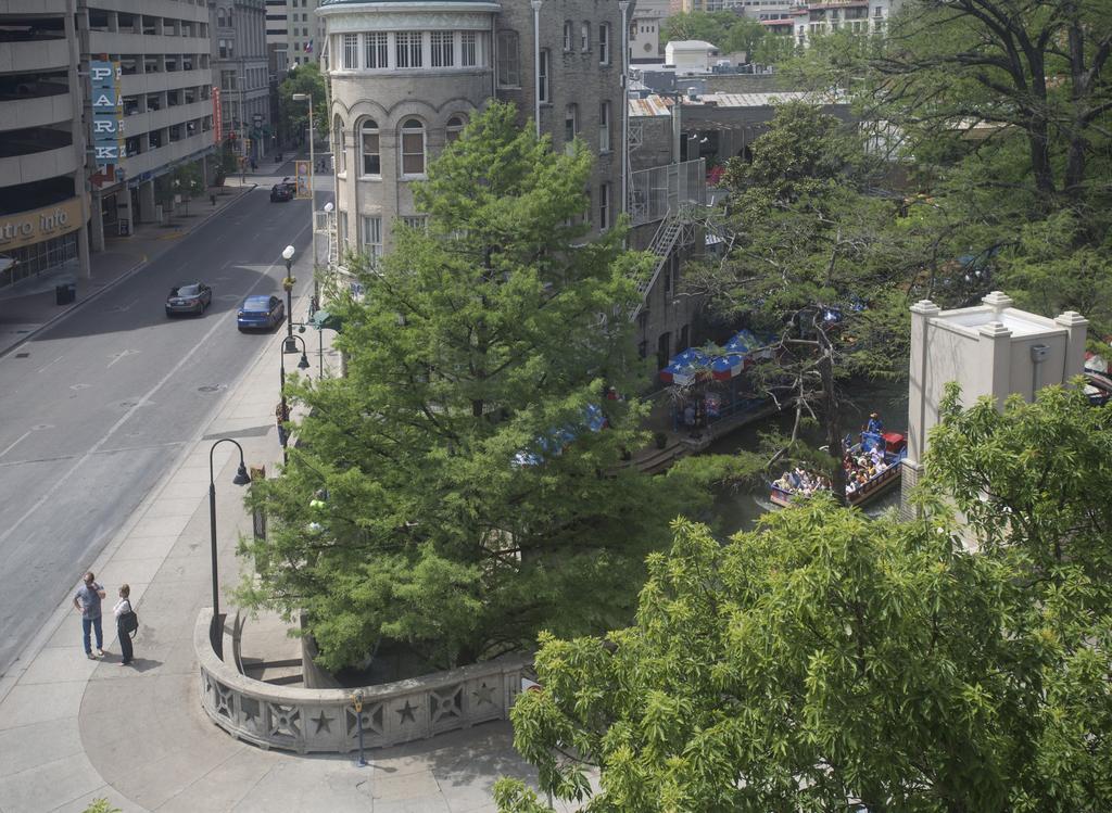 The Riverwalk Vista San Antonio Exterior photo